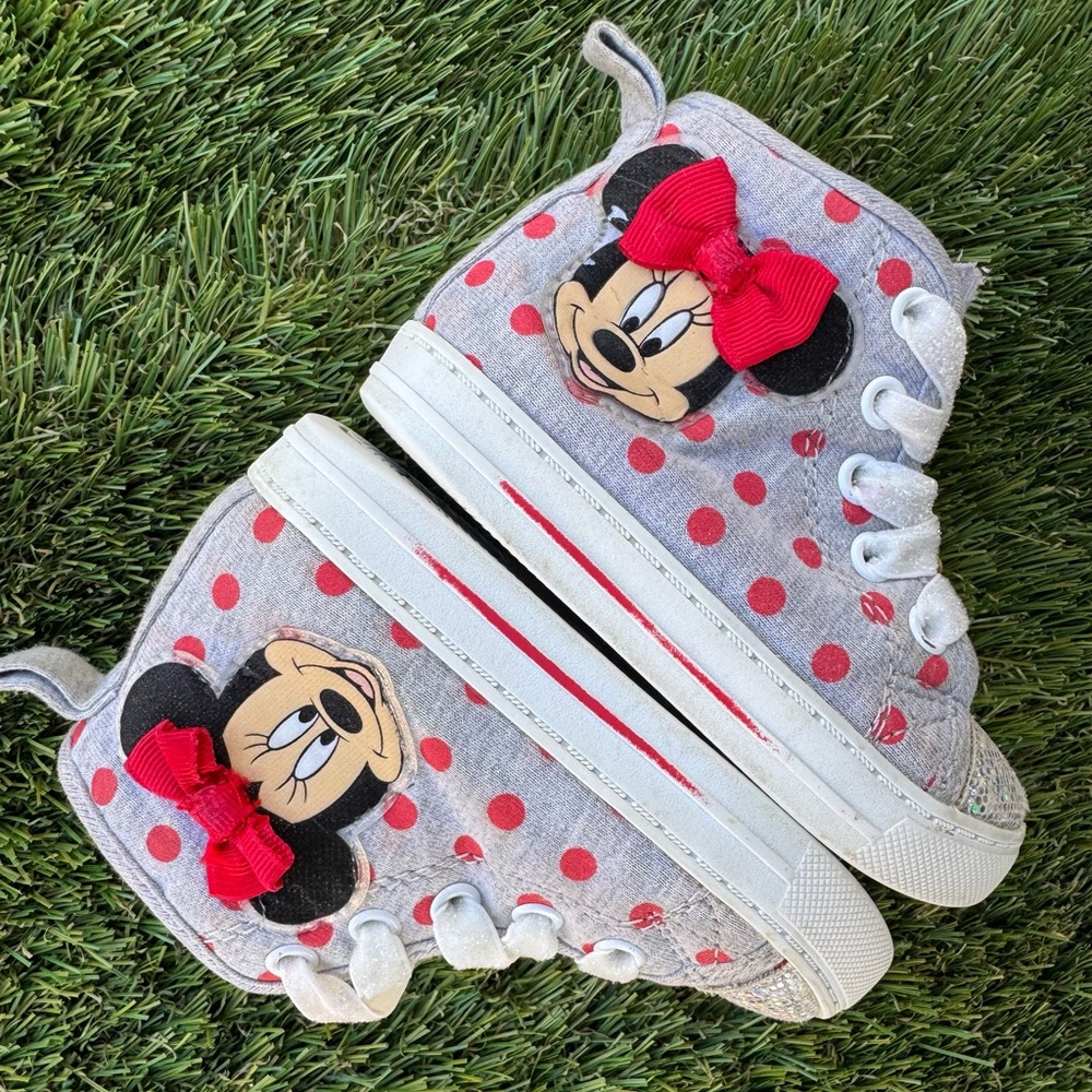Disney Minnie Mouse Polka Dot Kids Sneakers - Gray and Red - Picture 10 of 10